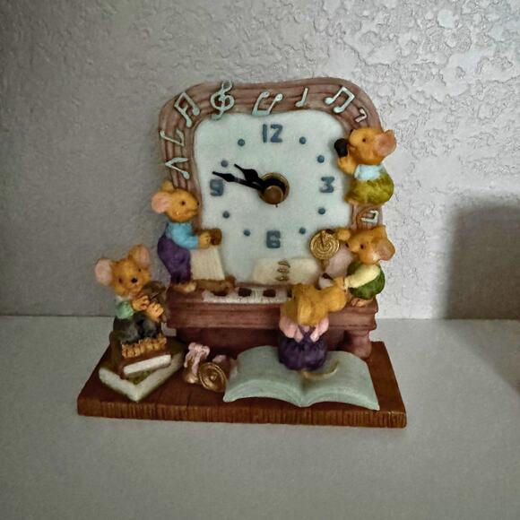 Vintage Musical Mice Clock Figurine β Teacher Mouse & Students Scene - Picture 2 of 7